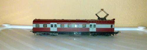 LIMA HO Suburban powered coach. Made in Italy.