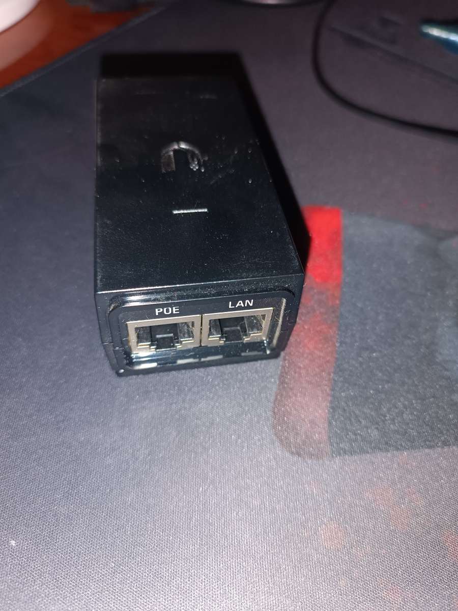 Ubiquiti UniFi AP + POE Injector + Ceiling Mount with Bracket