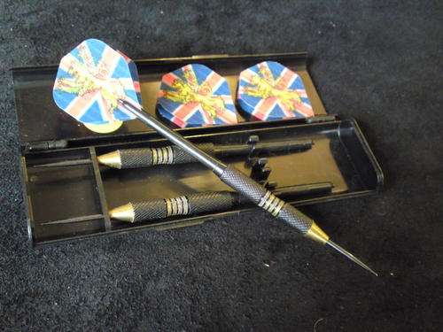 DART SET: Hardly used, Union Jack - English Lion DARTS