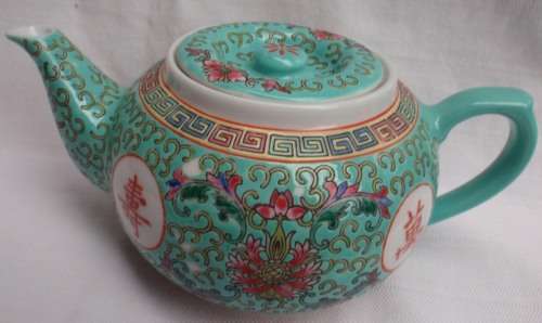 CHINESE TEAPOT - GORGEOUS, HAND PAINTED DESIGNS - WHAT A BEAUTY!!!