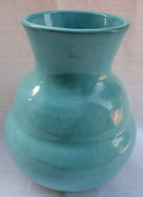 LINN WARE - ABSOLUTELY GORGEOUS TURQUOISE BLUE/GREEN VASE - IN IMMACULATE CONDITION!!!