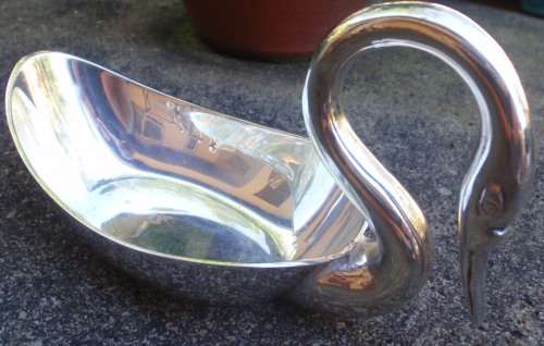 BEAUTIFUL SILVERPLATE (NO MARKINGS) BONBON SWAN - ELEGANT SWAN - AN ABSOLUTE MUST!!!