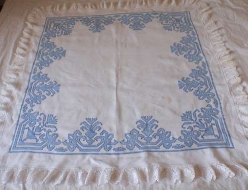VINTAGE: GORGEOUS HAND EMBROIDERED & HAND CROTCHED LACE TABLECLOTH - BEAUTIFUL BLUE!!!