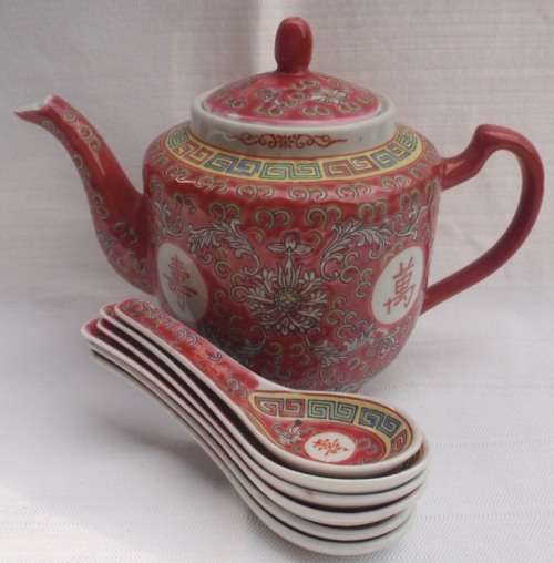 CHINESE: GORGEOUS ORNATE TEAPOT & SIX SPOONS - BEAUTIFULLY DESIGNED & PAINTED.