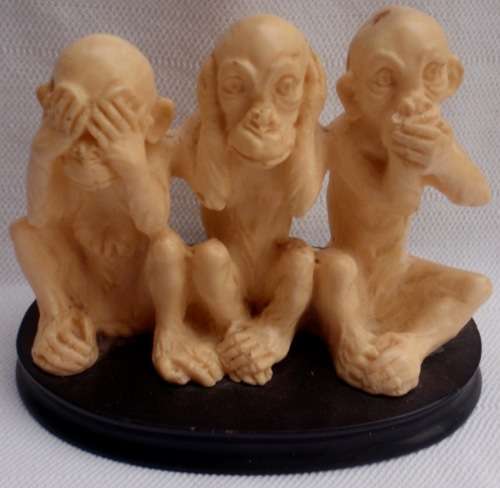ITALIAN: SCULPTOR "A.SANTINI" 3 MONKEYS - CAST RESIN (IVORY COLOUR) GORGEOUS & UNIQUE ITEM!!!