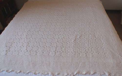 BEAUTIFULLY HAND CROTCHED, COTTON CLOTH.  LOVELY FINE WORK. LARGE SIZE CLOTH.