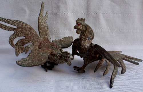 VINTAGE - HEAVY & SOLID BRASS HAND TOOLED "FIGHTING COCKS" REAL CHARACTER PIECES!