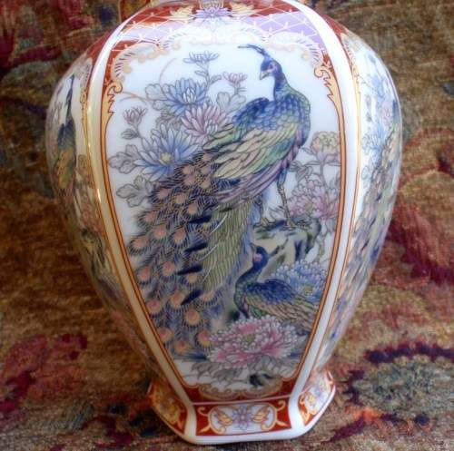 BEAUTIFUL TEMPLE JAR - PEACOCKS and LOTUS FLOWERS - PERFECT CONDITION!