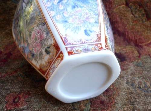 BEAUTIFUL TEMPLE JAR - PEACOCKS and LOTUS FLOWERS - PERFECT CONDITION!