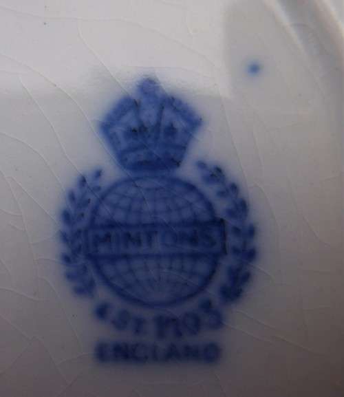 Minton antique Lyre pattern - 5 saucers and 2 side plates - circa 1850.