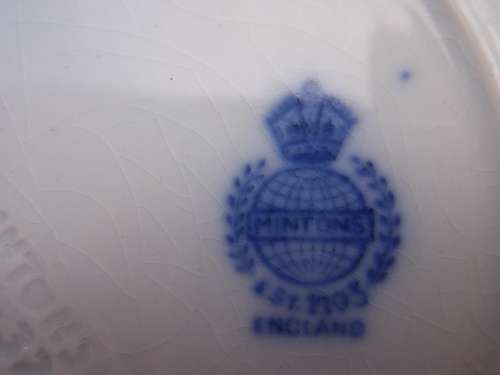 Minton antique Lyre pattern - 5 saucers and 2 side plates - circa 1850.