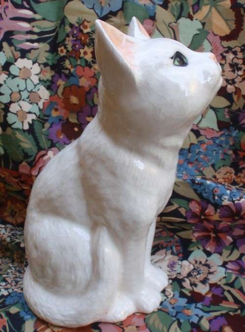 The cutest kitty cat - lovely white ceramic - in perfect condition.