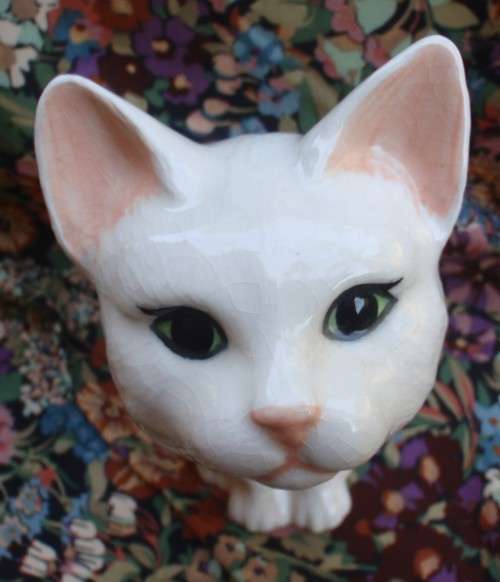 The cutest kitty cat - lovely white ceramic - in perfect condition.