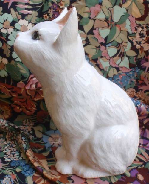 The cutest kitty cat - lovely white ceramic - in perfect condition.