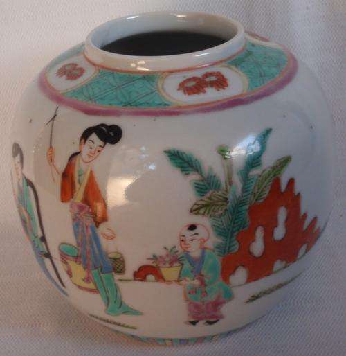 VINTAGE - LOVELY OLD CHINESE VASE - INTERESTING ARTWORK - AT BARGAIN PRICE DUE TO SLIGHT DAMAGE!!!