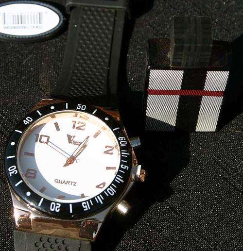 Excellent Gift for HIM Watch & 4.5 ml BURBERRY LONDON eau de toilette