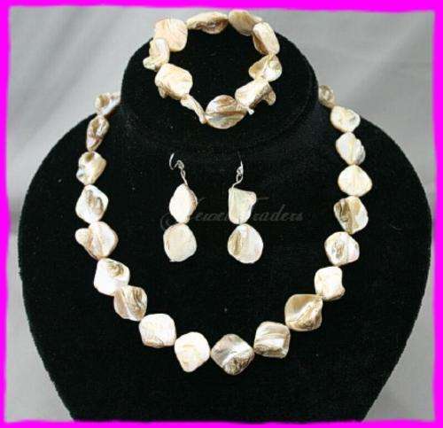 JT - Colour coated Oyster Shell Necklace Gift Set
