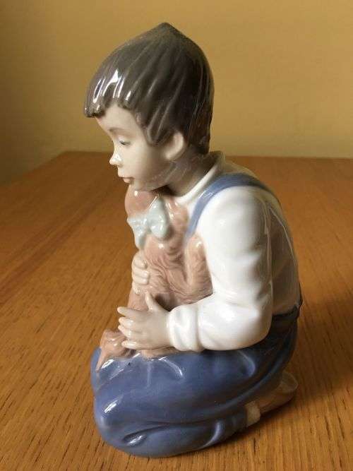Nao Lladro Figure Kneeling Boy with Puppy