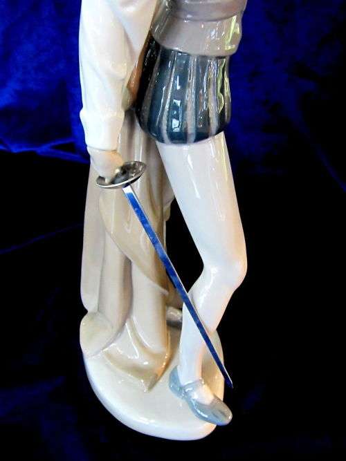 NAO BY LLADRO #305 DON QUIXOTE READING BRAND  MAN WITH SWORD BOOK TALL