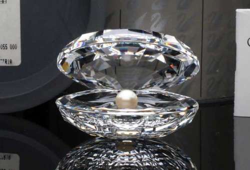 Swarovski Crystal Oyster with Pearl Shell