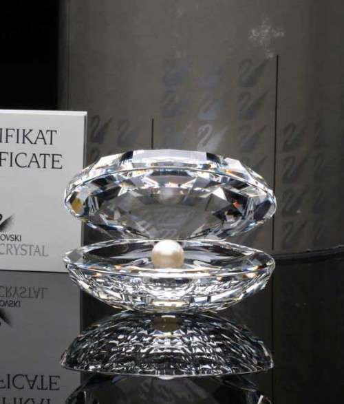 Swarovski Crystal Oyster with Pearl Shell