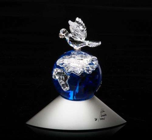 SWAROVSKI VERY STYLISH CRYSTAL PLANET VISION 2000 - BOXED #