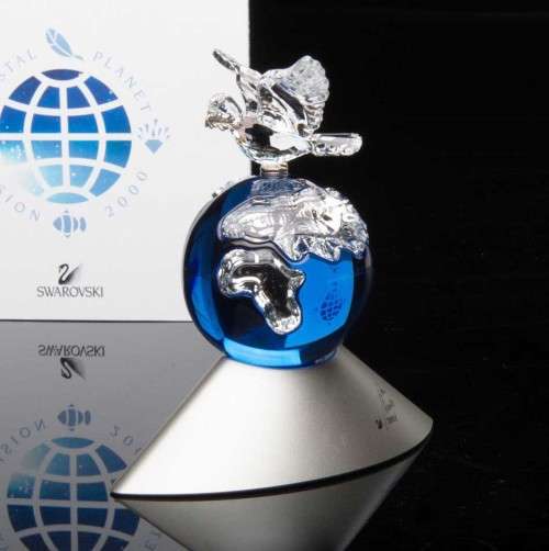 SWAROVSKI VERY STYLISH CRYSTAL PLANET VISION 2000 - BOXED #
