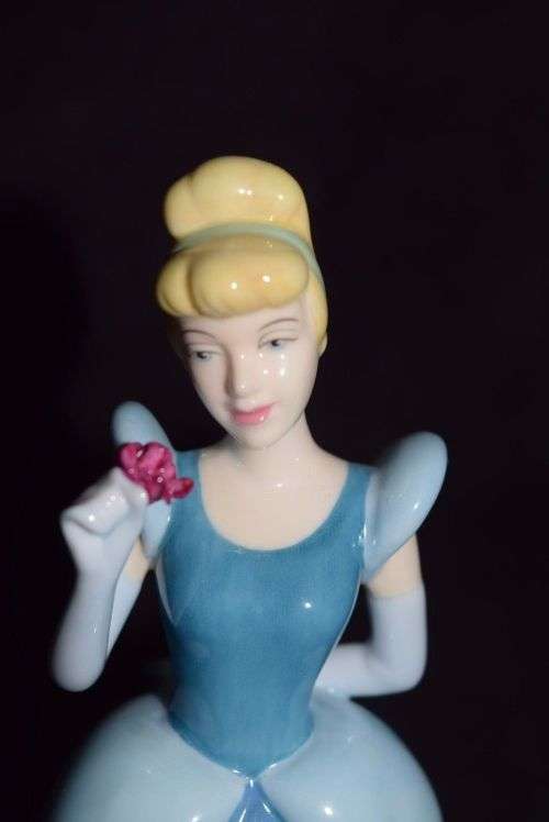 NEW ROYAL DOULTON DISNEY PRINCESS CINDERELLA FIGURE DP 1 *