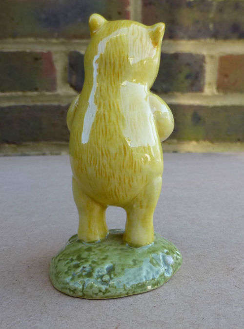 Disney Royal Doulton Winnie The Pooh Collection - Present WP18 *