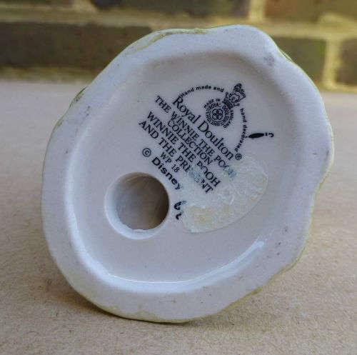 Disney Royal Doulton Winnie The Pooh Collection - Present WP18 *