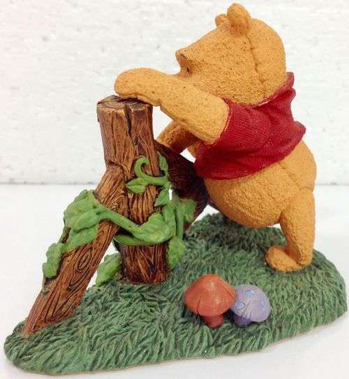 Winnie the Pooh Figurine Disney Simply Pooh SMALL STEPS MAKE GREAT ADVENTURES