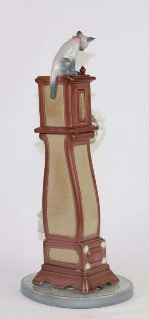 LLADRO `BEDTIME` #5347 FIGURINE ~ GIRL W/CAT ON GRANDFATHER CLOCK #