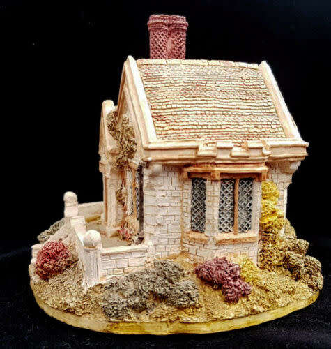 LILLIPUT LANE RARE RETIRED Clockmakers Cottage #