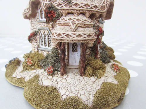 LILLIPUT LANE   Titmouse Cottage *