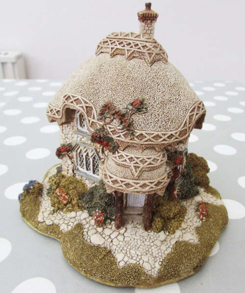 LILLIPUT LANE   Titmouse Cottage *