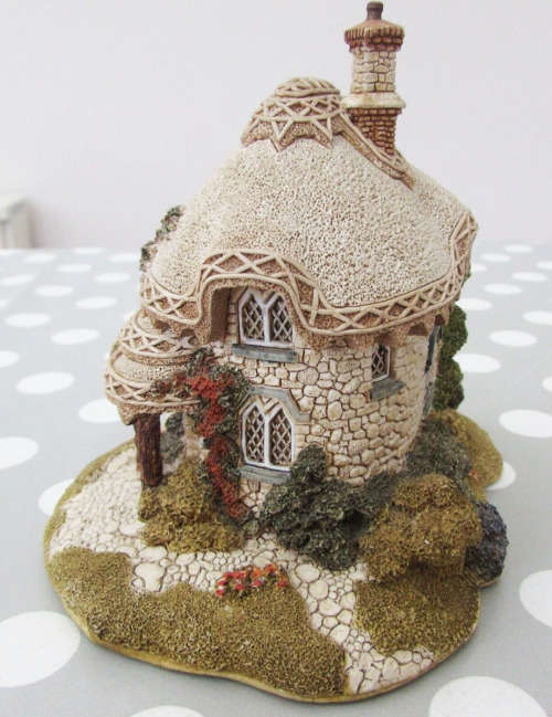 LILLIPUT LANE   Titmouse Cottage *