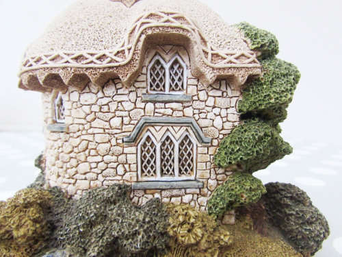LILLIPUT LANE   Titmouse Cottage *