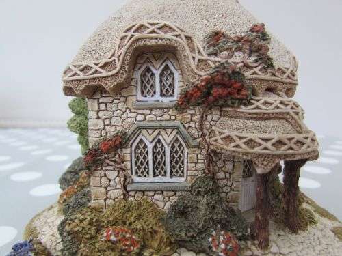 LILLIPUT LANE   Titmouse Cottage *