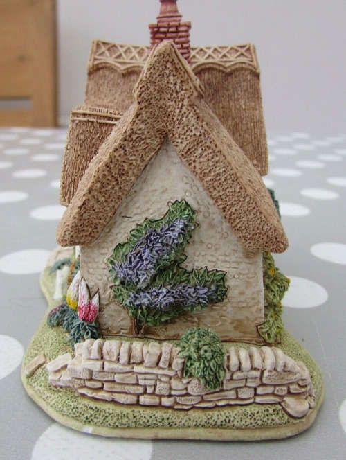 Miniature House - Lilliput Lane Little Lupins #