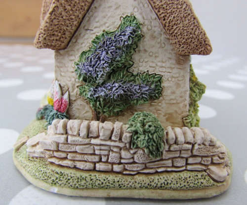 Miniature House - Lilliput Lane Little Lupins #