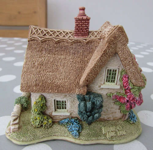 Miniature House - Lilliput Lane Little Lupins #