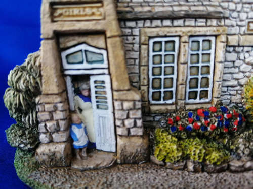 Lilliput Lane Village School English Collection North Handmade in Cumbria 1991 #