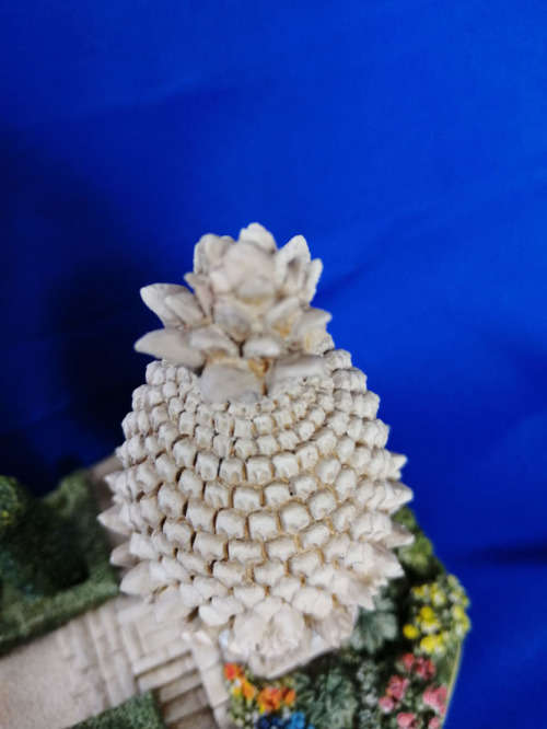 Miniature House - Lilliput Lane  The Pineapple House *