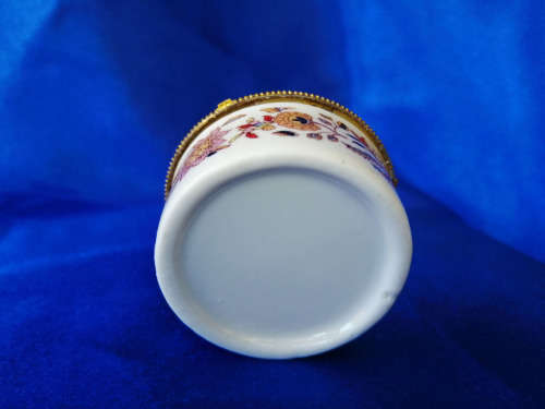Stunning Lidded China Pill Box with Gold Metal Trim #