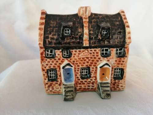 Miniature House - No 25 Terraced House Tey Pottery
