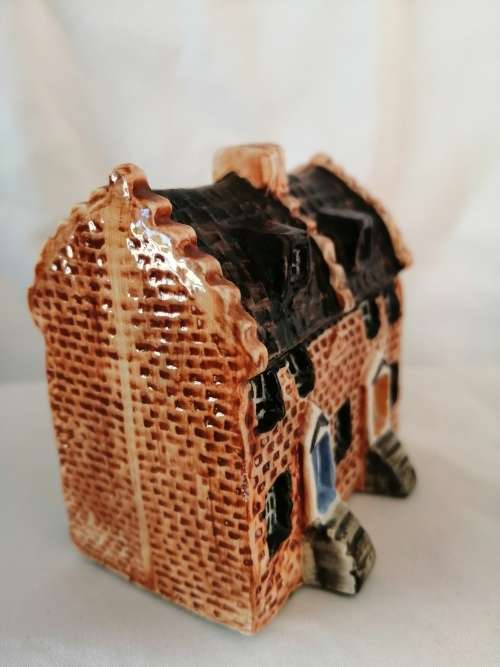 Miniature House - No 25 Terraced House Tey Pottery