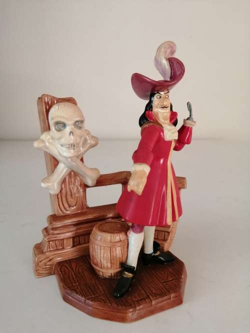 Disney CAPTAIN HOOK Model Figurine Peter Pan SHOWCASE COLLECTION Royal Doulton
