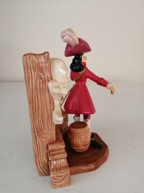 Disney CAPTAIN HOOK Model Figurine Peter Pan SHOWCASE COLLECTION Royal Doulton