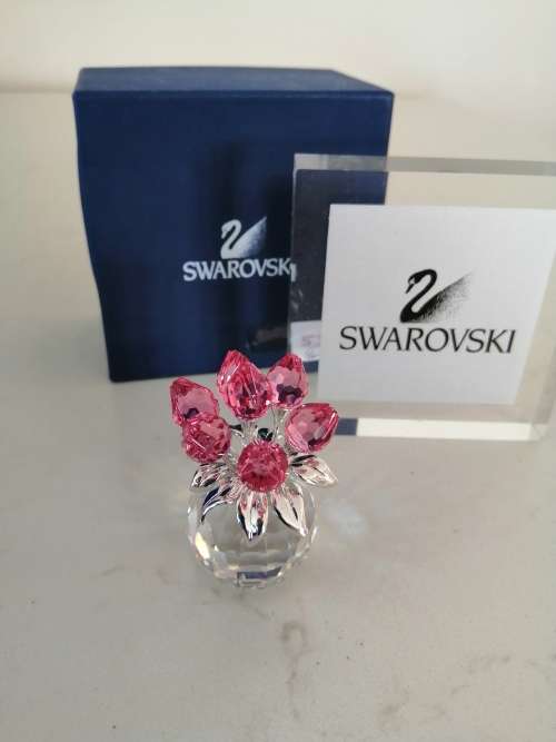 Swarovski crystal Pink Tulips Memories 626874 flowers vase. *