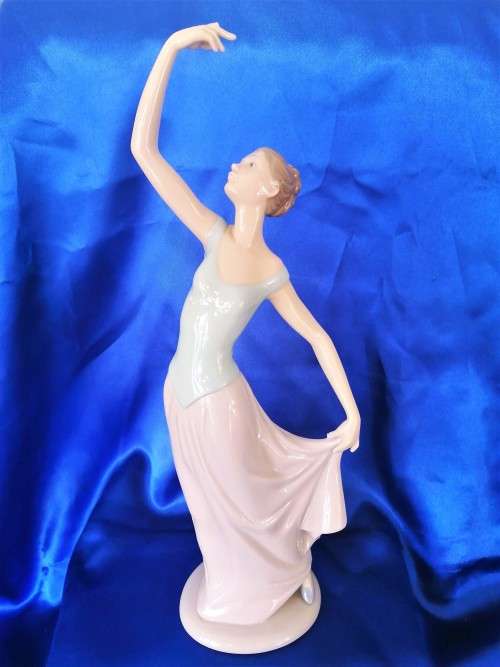 NAO BY LLADRO THE DANCE IS OVER LADY #1204  LARGE DANCER #